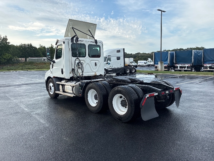 2020 Freightliner Cascadia in Greenville, SC — photo 5