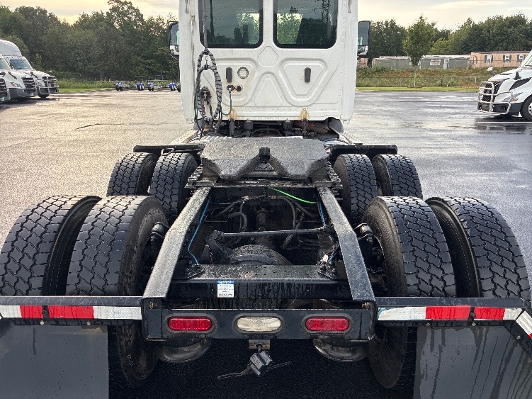 2020 Freightliner Cascadia in Greenville, SC — photo 6