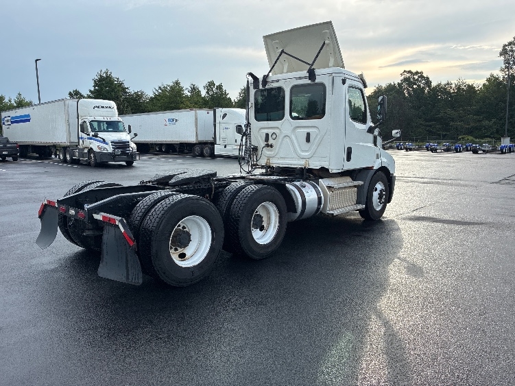 2020 Freightliner Cascadia in Greenville, SC — photo 7