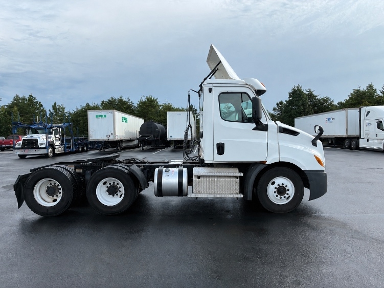 2020 Freightliner Cascadia in Greenville, SC — photo 8