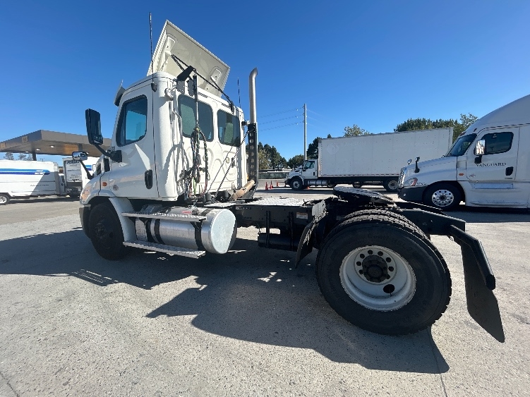 2020 Freightliner Cascadia in West Sacramento, CA — photo 5