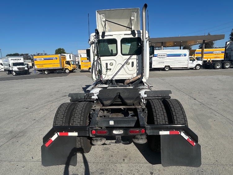 2020 Freightliner Cascadia in West Sacramento, CA — photo 6