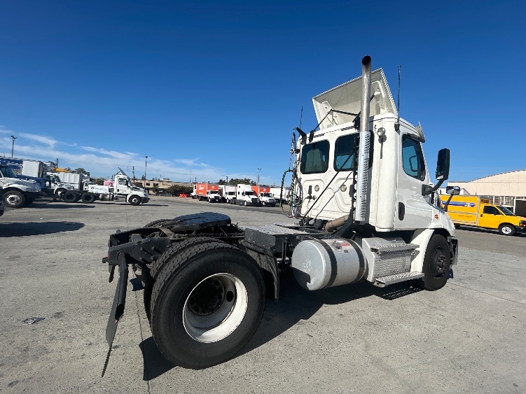 2020 Freightliner Cascadia in West Sacramento, CA — photo 7