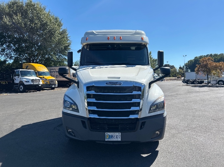 2020 Freightliner Cascadia in Duluth, GA — photo 2