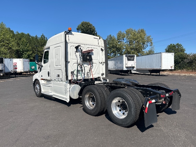 2020 Freightliner Cascadia in Duluth, GA — photo 5