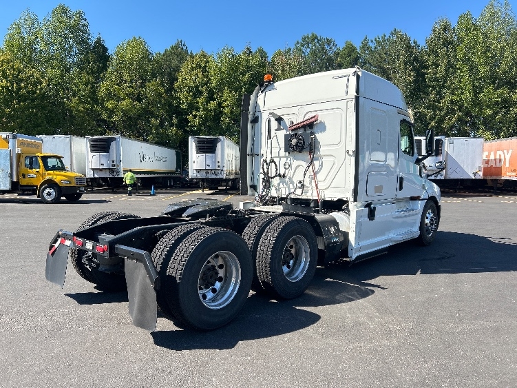 2020 Freightliner Cascadia in Duluth, GA — photo 7