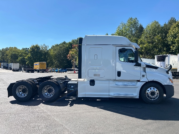 2020 Freightliner Cascadia in Duluth, GA — photo 8