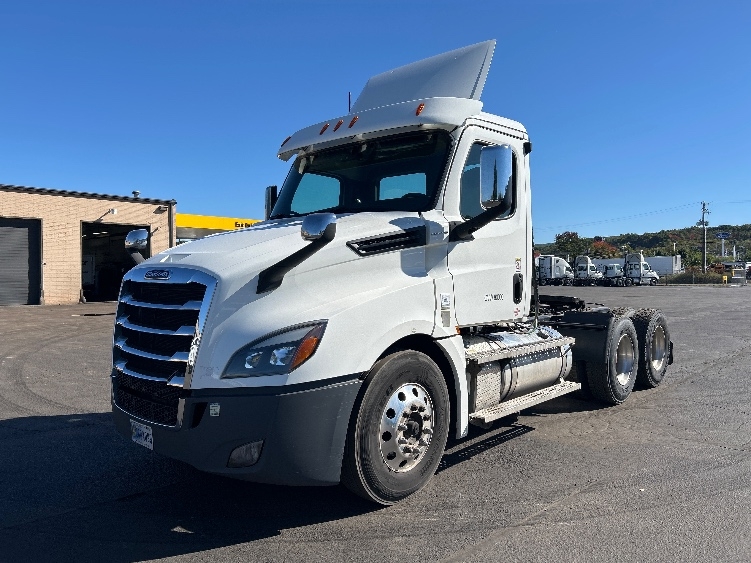 2020 Freightliner Cascadia in Wilkes Barre, PA — photo 3