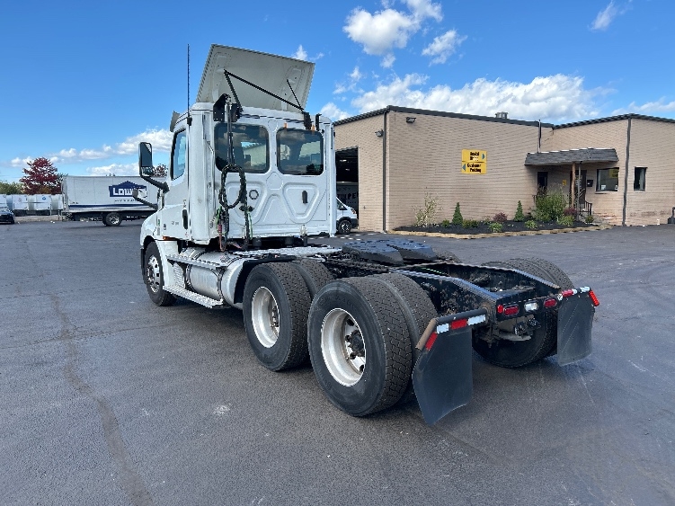 2020 Freightliner Cascadia in Wilkes Barre, PA — photo 5