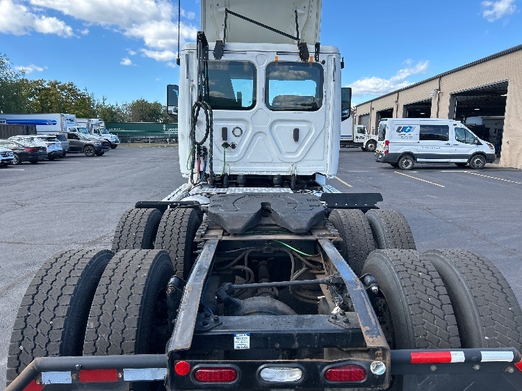 2020 Freightliner Cascadia in Wilkes Barre, PA — photo 6