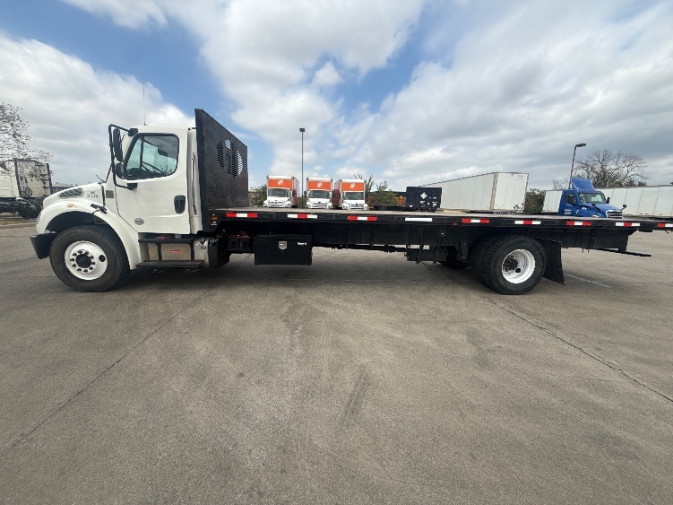 2020 Freightliner eM2 in Dallas, TX — photo 4