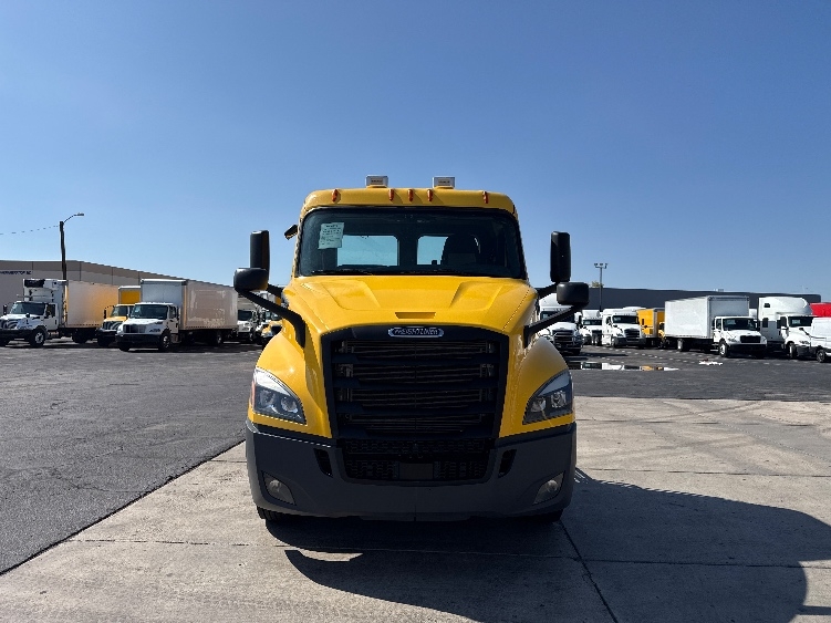 2020 Freightliner Cascadia in Phoenix, AZ — photo 2