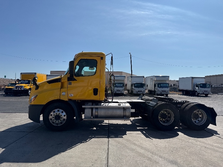 2020 Freightliner Cascadia in Phoenix, AZ — photo 4