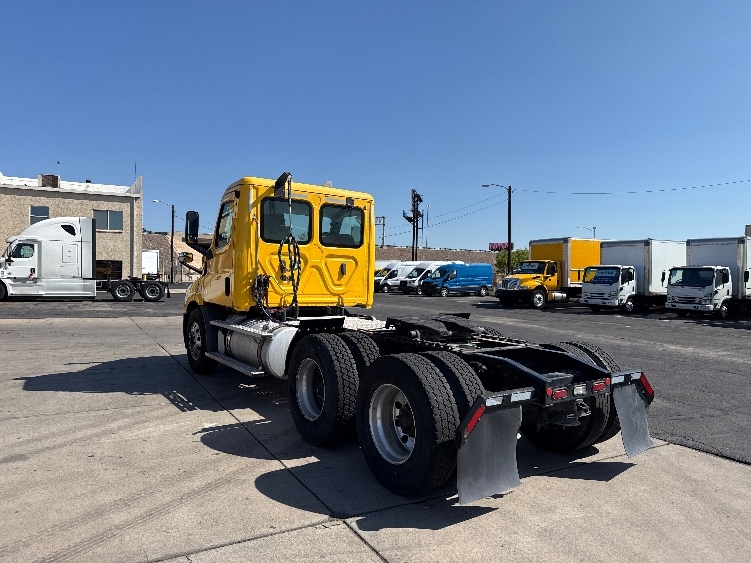 2020 Freightliner Cascadia in Phoenix, AZ — photo 5