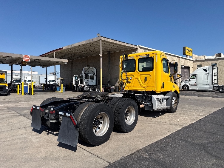 2020 Freightliner Cascadia in Phoenix, AZ — photo 7