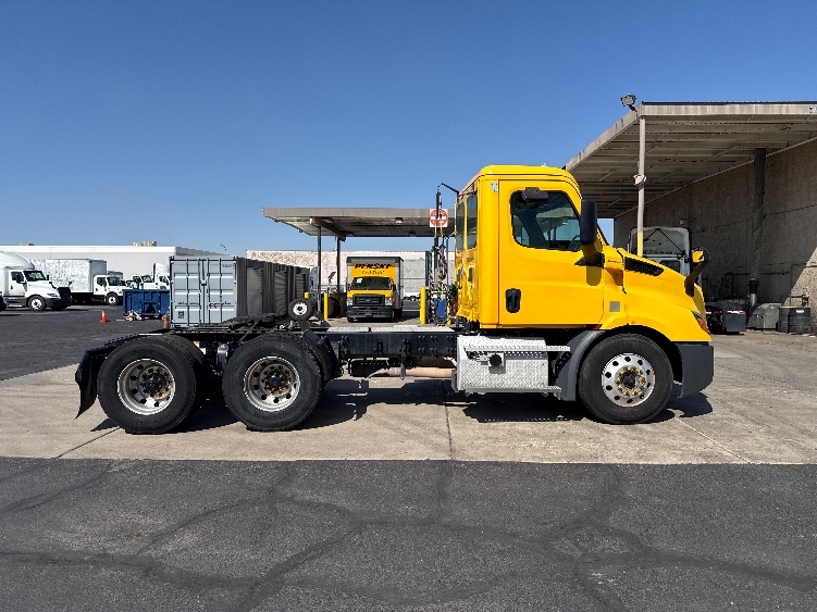 2020 Freightliner Cascadia in Phoenix, AZ — photo 8