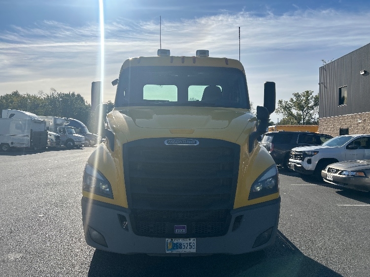 2020 Freightliner Cascadia in Belcamp, MD — photo 2