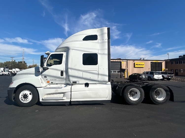 2020 International LT in Portland, OR — photo 4