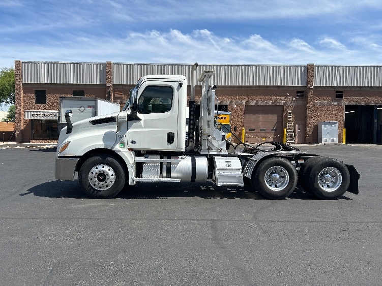 2020 Freightliner Cascadia in Phoenix, AZ — photo 4