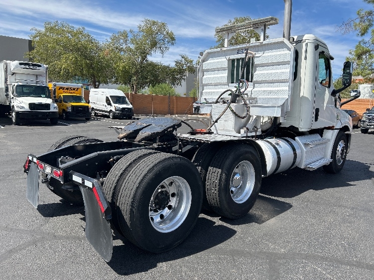 2020 Freightliner Cascadia in Phoenix, AZ — photo 7