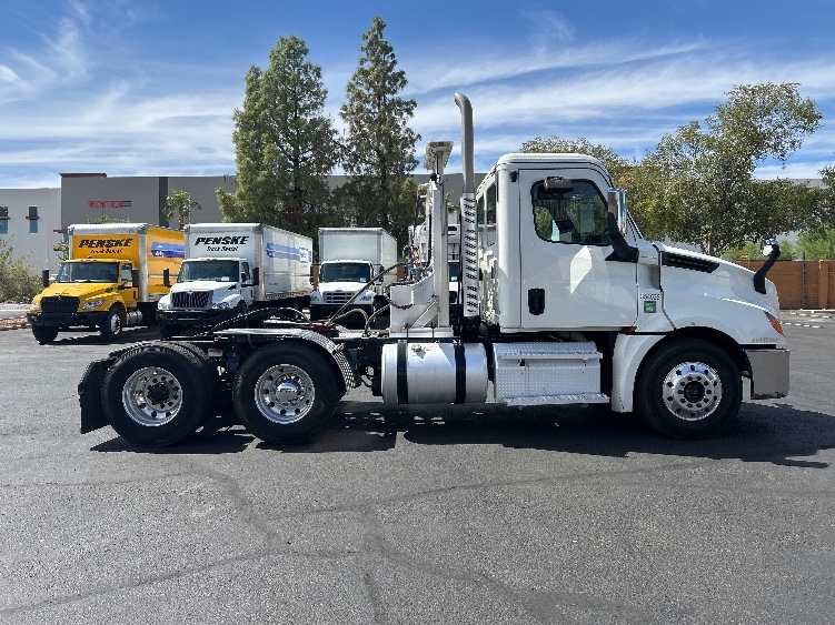 2020 Freightliner Cascadia in Phoenix, AZ — photo 8