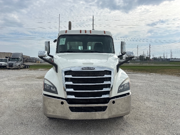 2020 Freightliner Cascadia in Moberly, MO — photo 2