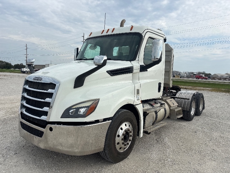 2020 Freightliner Cascadia in Moberly, MO — photo 3