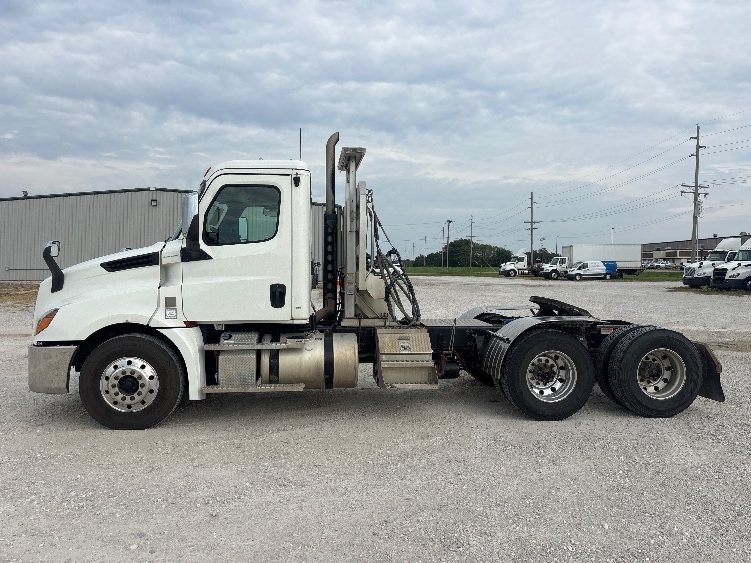 2020 Freightliner Cascadia in Moberly, MO — photo 4