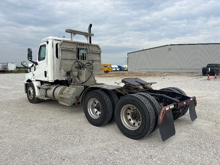 2020 Freightliner Cascadia in Moberly, MO — photo 5