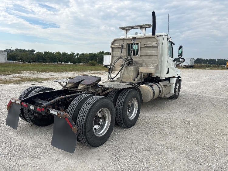 2020 Freightliner Cascadia in Moberly, MO — photo 7