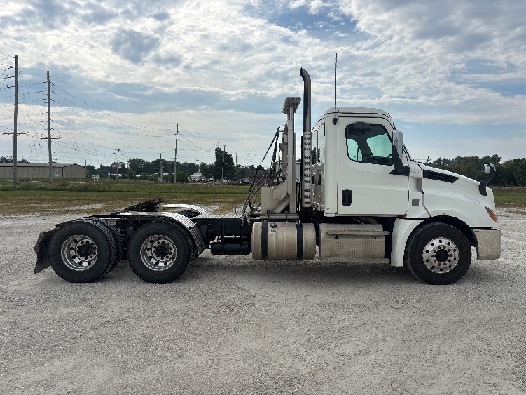 2020 Freightliner Cascadia in Moberly, MO — photo 8