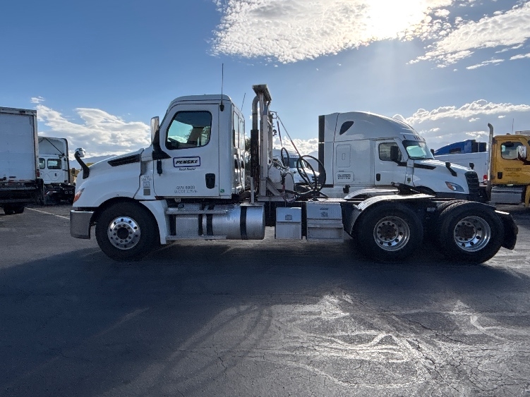 2020 Freightliner Cascadia in Salt Lake City, UT — photo 4