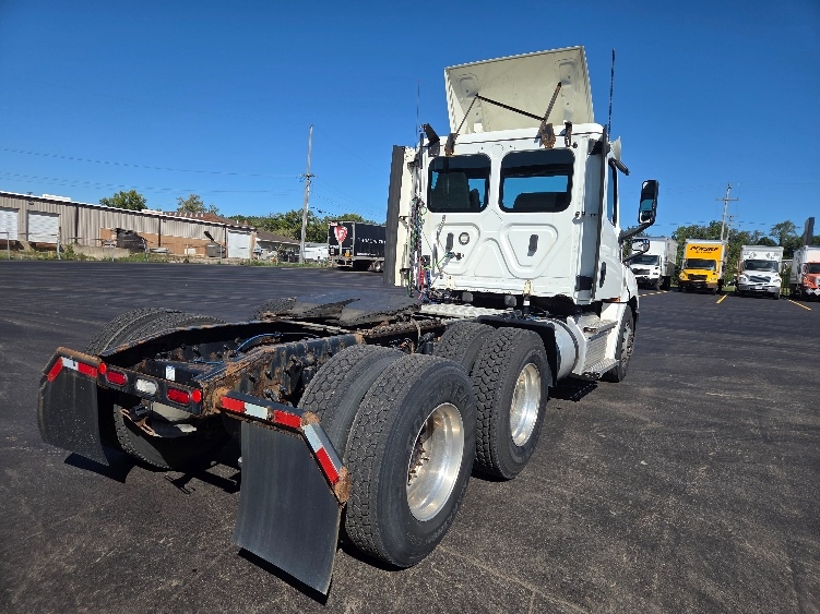 2020 Freightliner Cascadia in Lansing, MI — photo 7