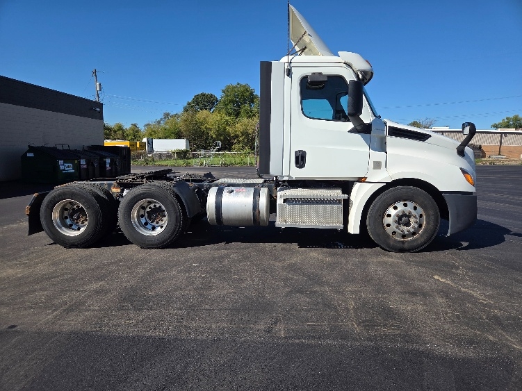2020 Freightliner Cascadia in Lansing, MI — photo 8