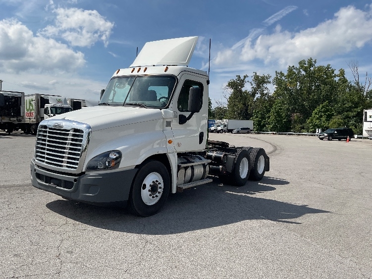 2020 Freightliner Cascadia in Fort Wayne, IN — photo 3