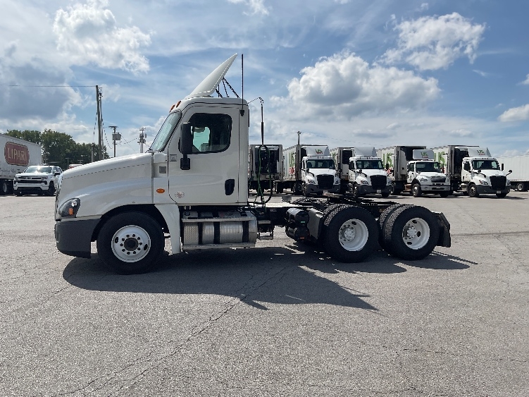 2020 Freightliner Cascadia in Fort Wayne, IN — photo 4