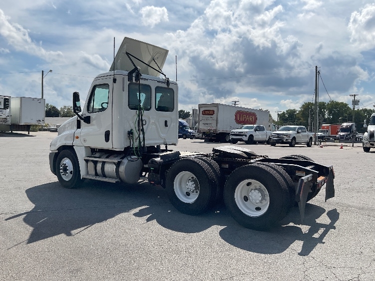 2020 Freightliner Cascadia in Fort Wayne, IN — photo 5