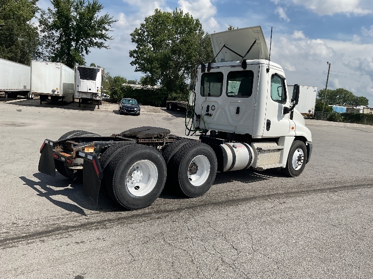 2020 Freightliner Cascadia in Fort Wayne, IN — photo 7