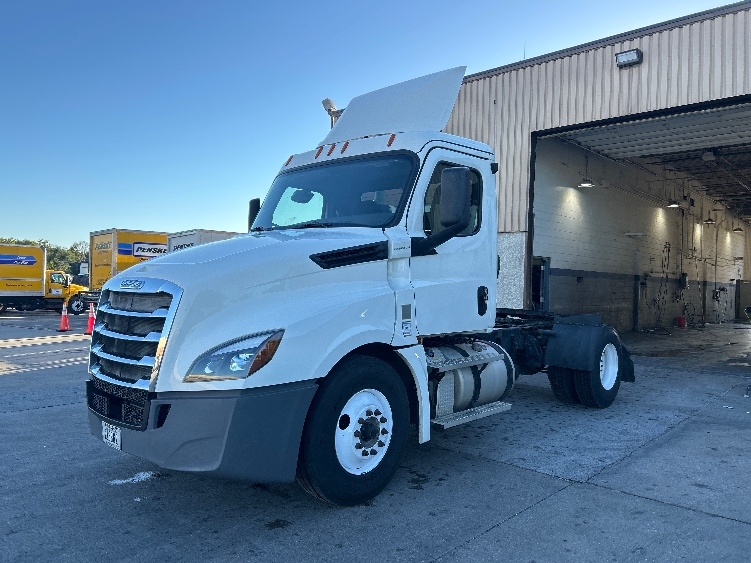 2020 Freightliner Cascadia in Omaha, NE — photo 3