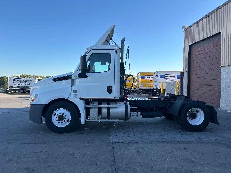 2020 Freightliner Cascadia in Omaha, NE — photo 4