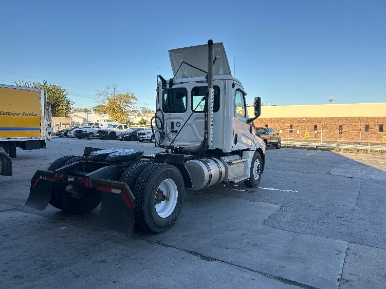 2020 Freightliner Cascadia in Omaha, NE — photo 7