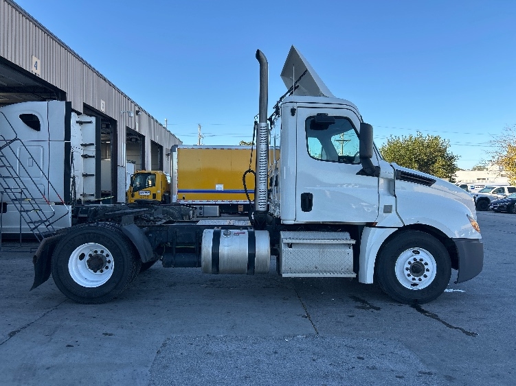 2020 Freightliner Cascadia in Omaha, NE — photo 8