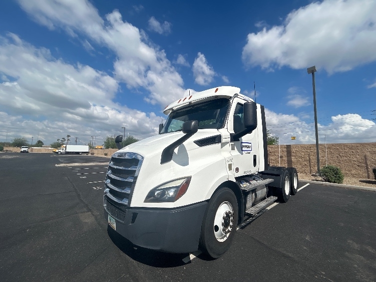 2020 Freightliner Cascadia in Phoenix, AZ — photo 3