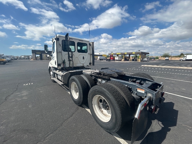 2020 Freightliner Cascadia in Phoenix, AZ — photo 5