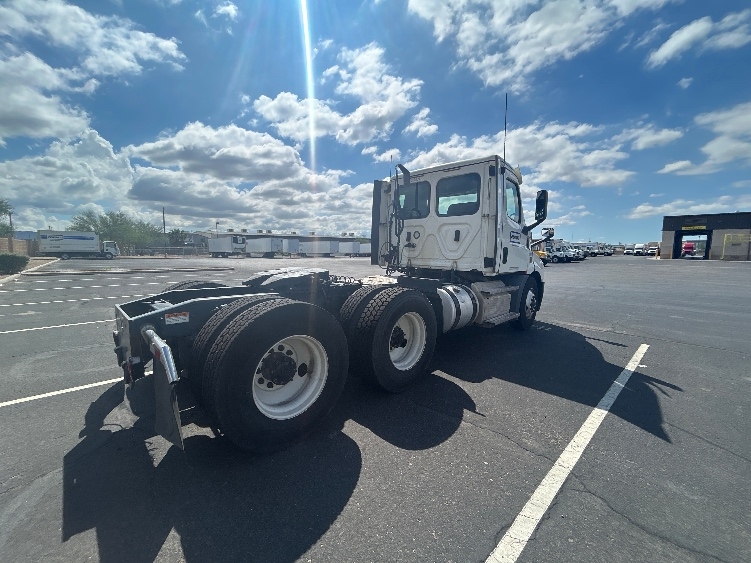 2020 Freightliner Cascadia in Phoenix, AZ — photo 7