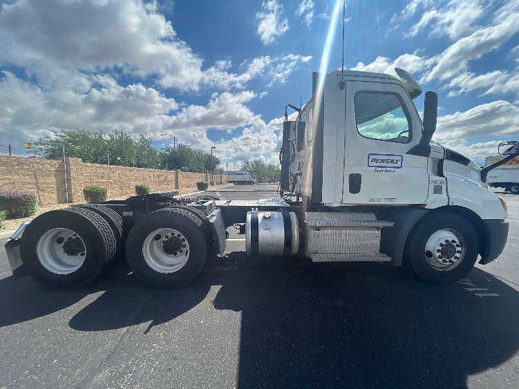 2020 Freightliner Cascadia in Phoenix, AZ — photo 8