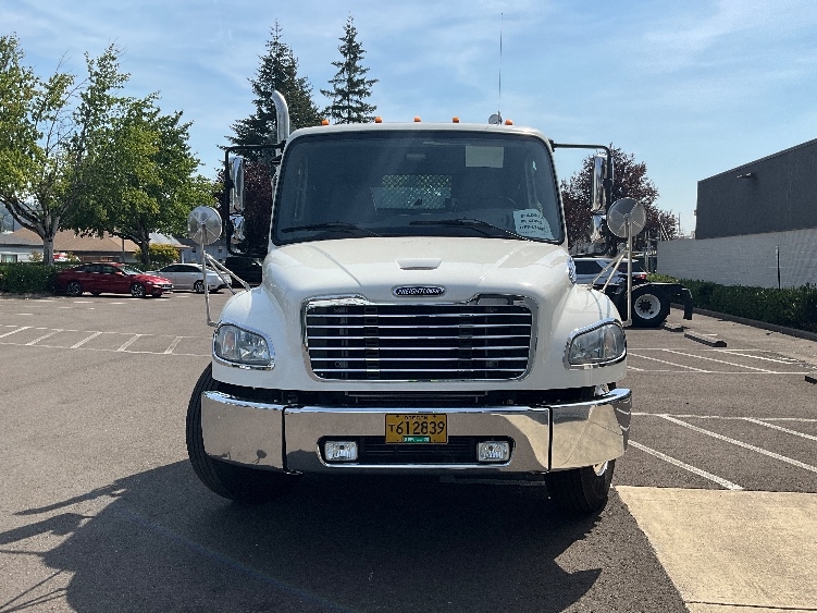 2020 Freightliner eM2 in Portland, OR — photo 2