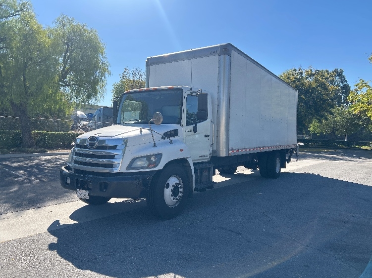 2020 Hino 268 in Torrance, CA — photo 3