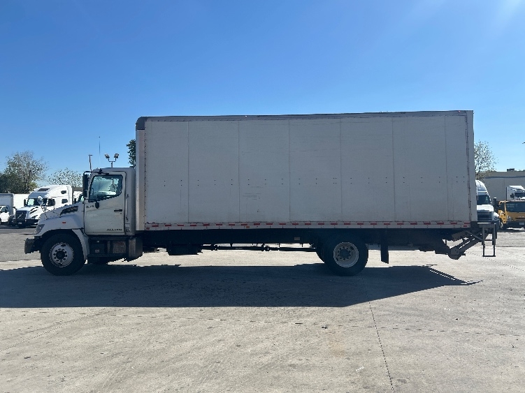 2020 Hino 268 in Torrance, CA — photo 4