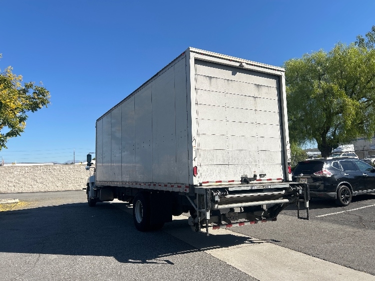2020 Hino 268 in Torrance, CA — photo 6